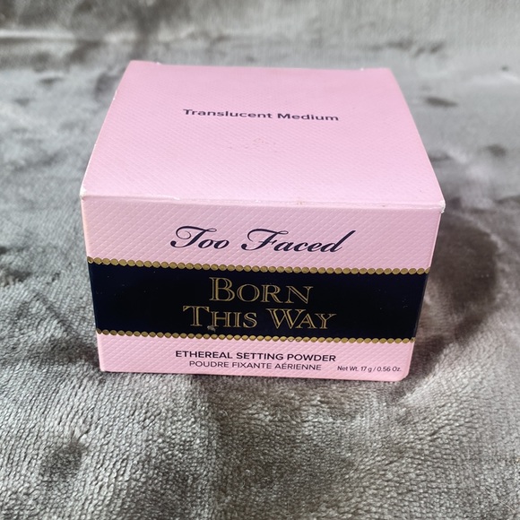 Too Faced Setting Powder “Translucent Medium” - Picture 2 of 9